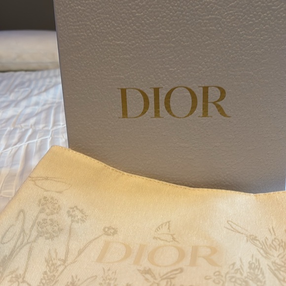 Dior Makeup Bag and Box - Picture 1 of 5